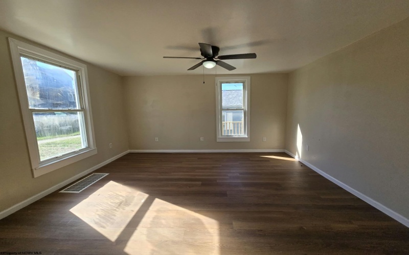 406 Stealey Avenue, Clarksburg, West Virginia 26301, 3 Bedroom Bedrooms, 6 Room Rooms,1 BathroomBathrooms,Single Family Detached,For Sale,Stealey,0,10167298