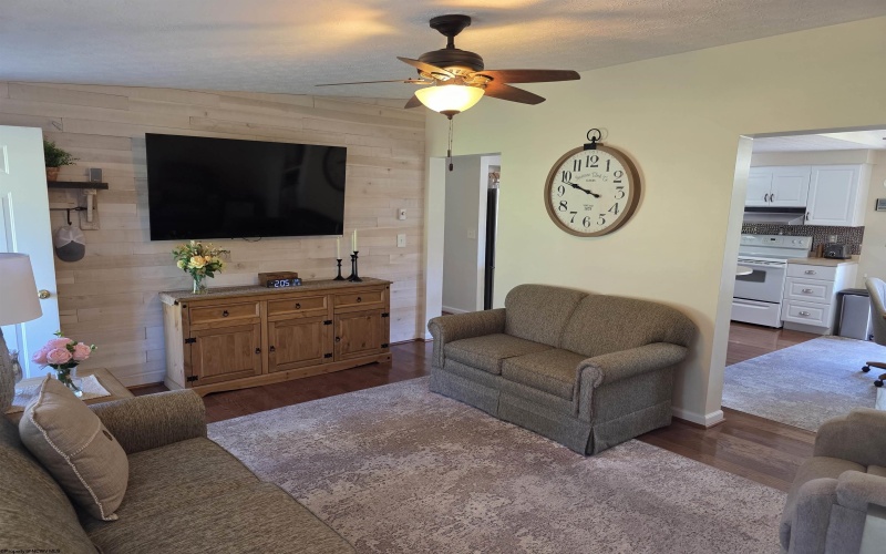 1506 Francis Mine Road, Fairmont, West Virginia 26554, 3 Bedroom Bedrooms, 7 Room Rooms,2 BathroomBathrooms,Single Family Detached,For Sale,Francis Mine,0,10167311