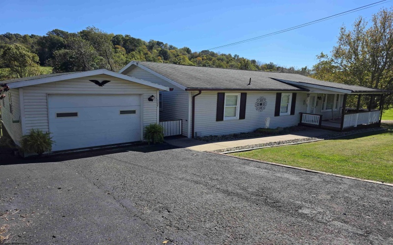 1506 Francis Mine Road, Fairmont, West Virginia 26554, 3 Bedroom Bedrooms, 7 Room Rooms,2 BathroomBathrooms,Single Family Detached,For Sale,Francis Mine,0,10167311