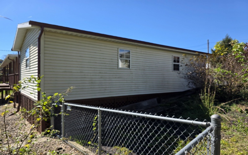 1506 Francis Mine Road, Fairmont, West Virginia 26554, 3 Bedroom Bedrooms, 7 Room Rooms,2 BathroomBathrooms,Single Family Detached,For Sale,Francis Mine,0,10167311