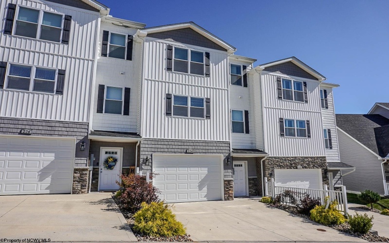 224 Red Oak Lane, Morgantown, West Virginia 26501, 3 Bedroom Bedrooms, 7 Room Rooms,3 BathroomBathrooms,Residential Rentals,For Rent,Red Oak,0,10167325