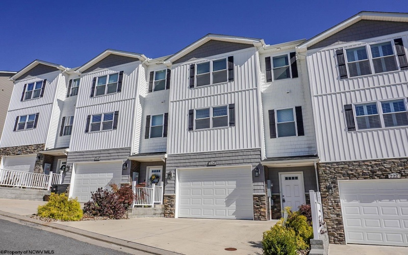 224 Red Oak Lane, Morgantown, West Virginia 26501, 3 Bedroom Bedrooms, 7 Room Rooms,3 BathroomBathrooms,Residential Rentals,For Rent,Red Oak,0,10167325