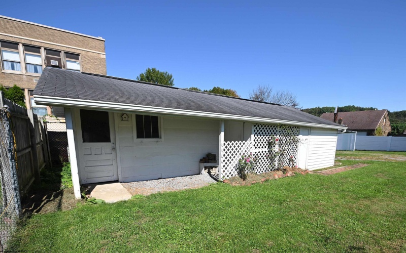 605 Maple Avenue, Barrackville, West Virginia 26559, 4 Bedroom Bedrooms, 6 Room Rooms,3 BathroomBathrooms,Single Family Detached,For Sale,Maple,0,10167323