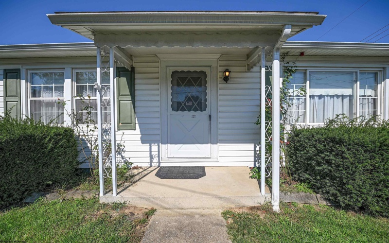 605 Maple Avenue, Barrackville, West Virginia 26559, 4 Bedroom Bedrooms, 6 Room Rooms,3 BathroomBathrooms,Single Family Detached,For Sale,Maple,0,10167323