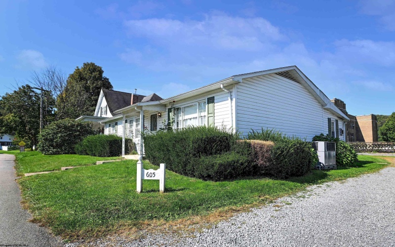 605 Maple Avenue, Barrackville, West Virginia 26559, 4 Bedroom Bedrooms, 6 Room Rooms,3 BathroomBathrooms,Single Family Detached,For Sale,Maple,0,10167323