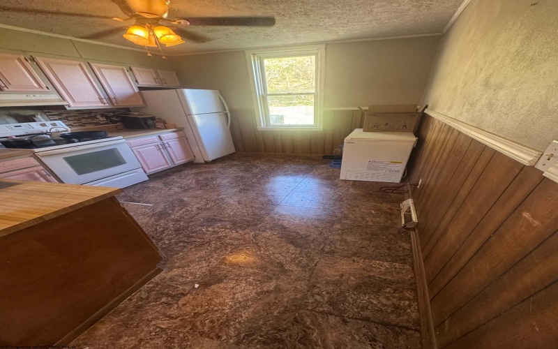 412 Center Street, Shinnston, West Virginia 26431, 2 Bedroom Bedrooms, 6 Room Rooms,3 BathroomBathrooms,Single Family Detached,For Sale,Center,0,10167334