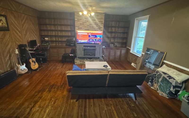412 Center Street, Shinnston, West Virginia 26431, 2 Bedroom Bedrooms, 6 Room Rooms,3 BathroomBathrooms,Single Family Detached,For Sale,Center,0,10167334