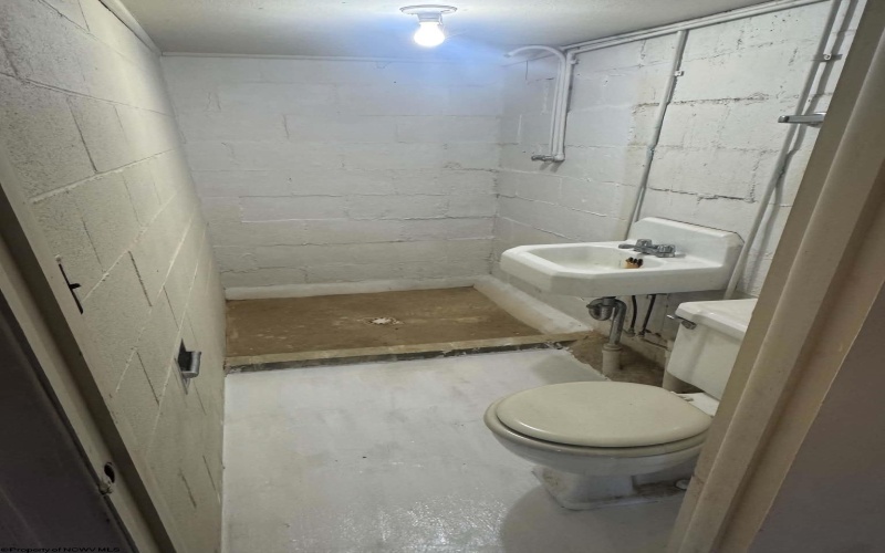 412 Center Street, Shinnston, West Virginia 26431, 2 Bedroom Bedrooms, 6 Room Rooms,3 BathroomBathrooms,Single Family Detached,For Sale,Center,0,10167334