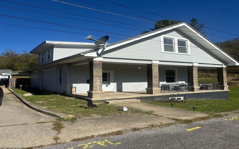 412 Center Street, Shinnston, West Virginia 26431, 2 Bedroom Bedrooms, 6 Room Rooms,3 BathroomBathrooms,Single Family Detached,For Sale,Center,0,10167334