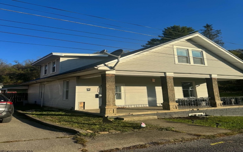 412 Center Street, Shinnston, West Virginia 26431, 2 Bedroom Bedrooms, 6 Room Rooms,3 BathroomBathrooms,Single Family Detached,For Sale,Center,0,10167334