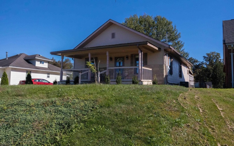 429 Grand Avenue, Bridgeport, West Virginia 26330, 2 Bedroom Bedrooms, 4 Room Rooms,1 BathroomBathrooms,Single Family Detached,For Sale,Grand,0,10167328