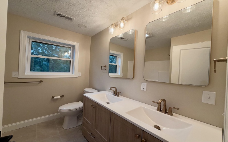 941 Farms Drive, Fairmont, West Virginia 26554, 5 Bedroom Bedrooms, 11 Room Rooms,3 BathroomBathrooms,Single Family Detached,For Sale,Farms,0,10167335