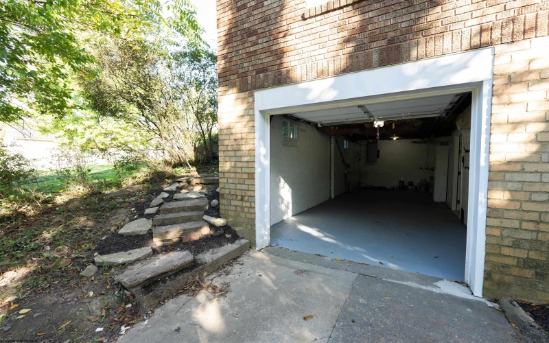 615 Fleming Place, Fairmont, West Virginia 26554, 3 Bedroom Bedrooms, 7 Room Rooms,2 BathroomBathrooms,Single Family Detached,For Sale,Fleming,0,10167350