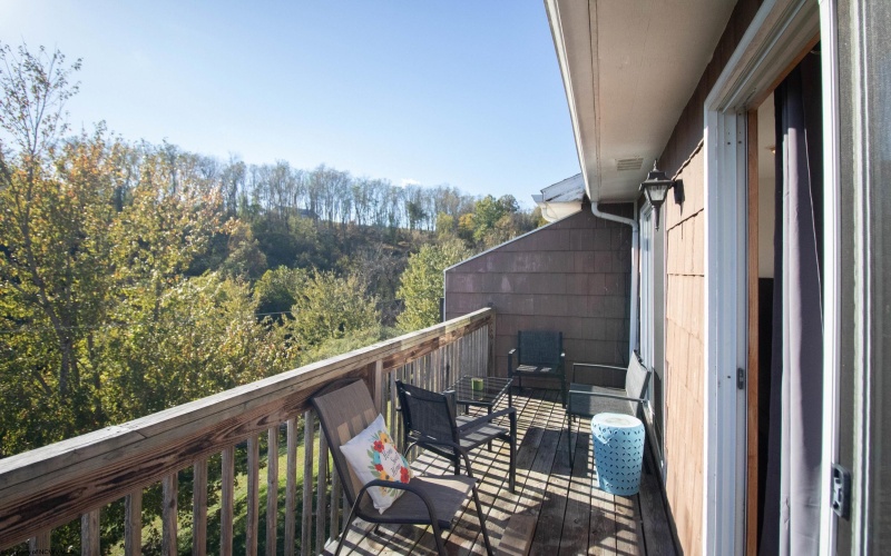 84 Pinewood Lane, Clarksburg, West Virginia 26301, 2 Bedroom Bedrooms, 6 Room Rooms,1 BathroomBathrooms,Single Family Attached,For Sale,Pinewood,0,10167347