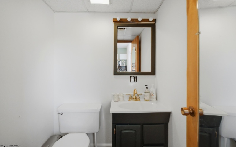 84 Pinewood Lane, Clarksburg, West Virginia 26301, 2 Bedroom Bedrooms, 6 Room Rooms,1 BathroomBathrooms,Single Family Attached,For Sale,Pinewood,0,10167347