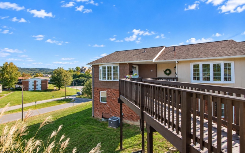 84 Pinewood Lane, Clarksburg, West Virginia 26301, 2 Bedroom Bedrooms, 6 Room Rooms,1 BathroomBathrooms,Single Family Attached,For Sale,Pinewood,0,10167347