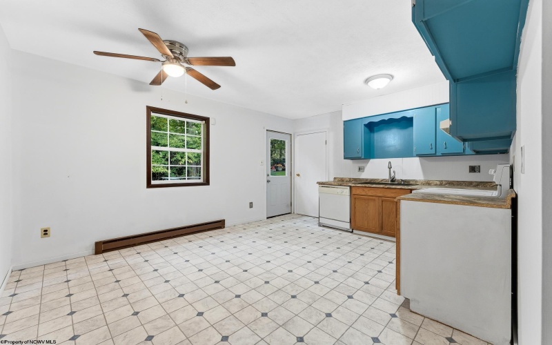 28 England Road, Morgantown, West Virginia 26508, 2 Bedroom Bedrooms, 6 Room Rooms,1 BathroomBathrooms,Single Family Detached,For Sale,England,0,10167352