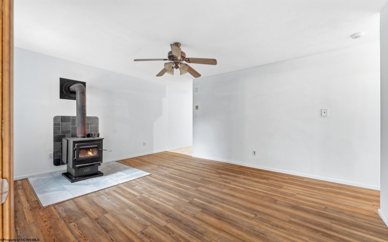28 England Road, Morgantown, West Virginia 26508, 2 Bedroom Bedrooms, 6 Room Rooms,1 BathroomBathrooms,Single Family Detached,For Sale,England,0,10167352
