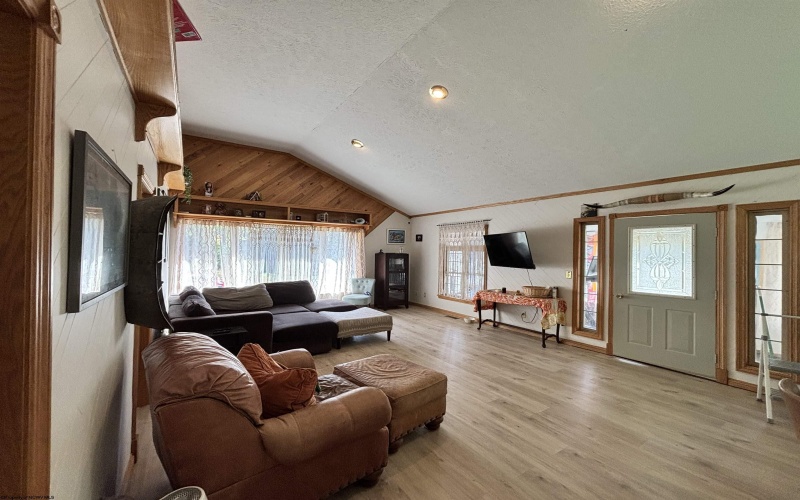 97 Indian Oaks Lane, Belington, West Virginia 26250, 2 Bedroom Bedrooms, 4 Room Rooms,2 BathroomBathrooms,Single Family Detached,For Sale,Indian Oaks,0,10167357