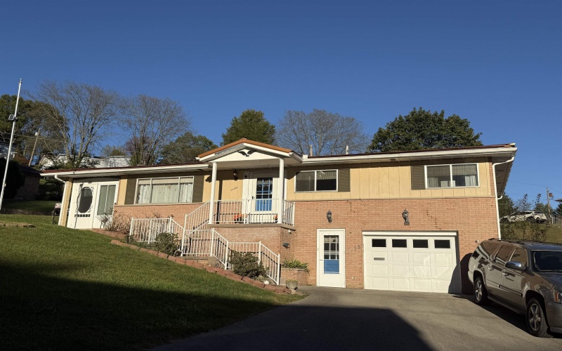 1133 Village Way, Fairmont, West Virginia 26554, 3 Bedroom Bedrooms, 7 Room Rooms,2 BathroomBathrooms,Single Family Detached,For Sale,Village,0,10167360 1133 Village Way, Fairmont, West Virginia 26554, 3 Bedroom Bedrooms, 7 Room Rooms,2 BathroomBathrooms,Single Family Detached,For Sale,Village,0,10167360