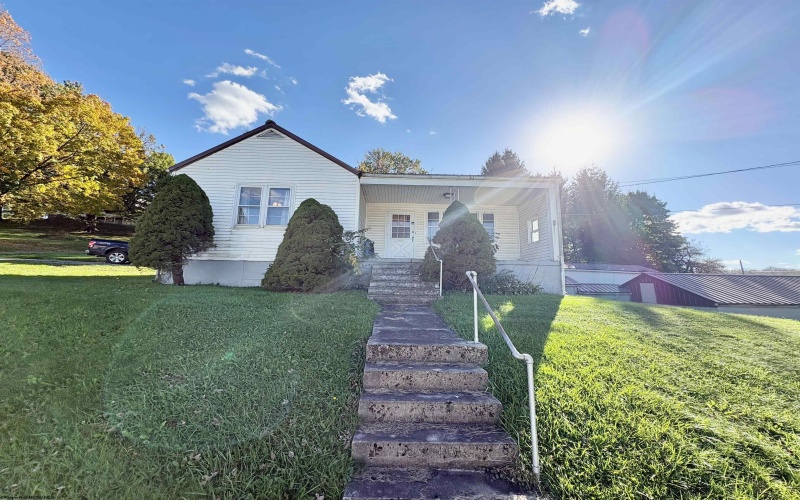 900 E State Avenue, Terra Alta, West Virginia 26764-1433, 2 Bedroom Bedrooms, 7 Room Rooms,1 BathroomBathrooms,Single Family Detached,For Sale,E State,0,10167368