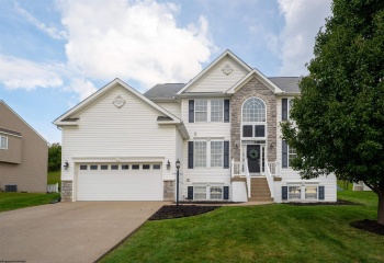 448 Blackberry Ridge Drive, Morgantown, West Virginia 26508, 4 Bedroom Bedrooms, 9 Room Rooms,3 BathroomBathrooms,Single Family Detached,For Sale,Blackberry Ridge,0,10167378