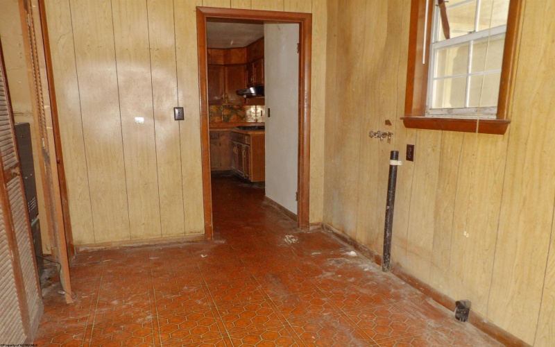 277 Gladys Avenue, Reynoldsville, West Virginia 26422, 3 Bedroom Bedrooms, 7 Room Rooms,1 BathroomBathrooms,Single Family Detached,For Sale,Gladys,0,10167389