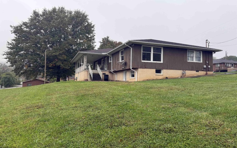 306 Lowther Street, Clarksburg, West Virginia 26301, 4 Bedroom Bedrooms, 14 Room Rooms,2 BathroomBathrooms,Single Family Detached,For Sale,Lowther,0,10167388