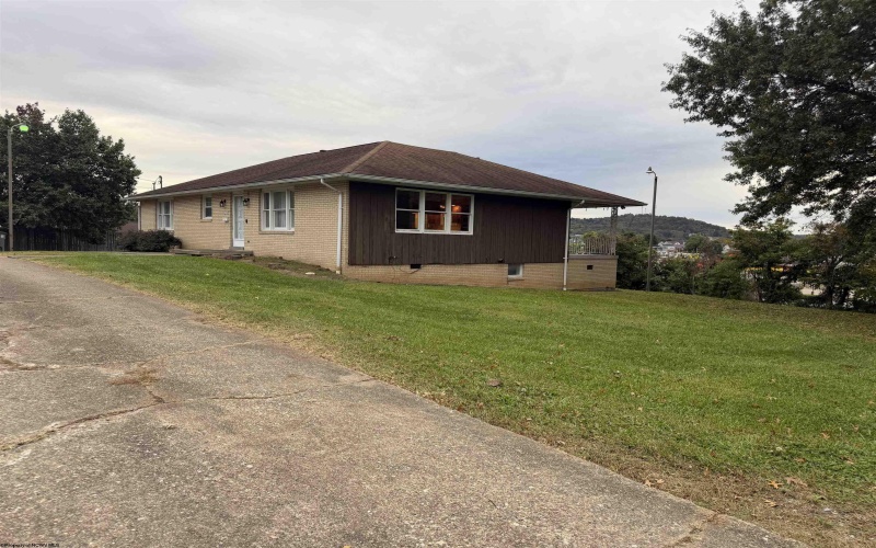306 Lowther Street, Clarksburg, West Virginia 26301, 4 Bedroom Bedrooms, 14 Room Rooms,2 BathroomBathrooms,Single Family Detached,For Sale,Lowther,0,10167388
