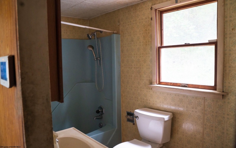 104 Layton Drive, Clarksburg, West Virginia 26301, 3 Bedroom Bedrooms, 5 Room Rooms,1 BathroomBathrooms,Single Family Detached,For Sale,Layton,0,10167415