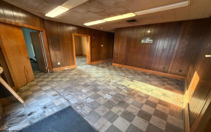 686 Fairmont Road, Morgantown, West Virginia 26501, 0 , 0 ,0,Commercial (for Sale),For Sale,Fairmont,0,10167391