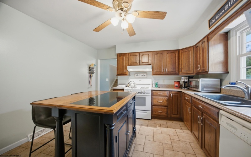 1457 Maple Lake Road, Bridgeport, West Virginia 26330, 3 Bedroom Bedrooms, 10 Room Rooms,2 BathroomBathrooms,Single Family Detached,For Sale,Maple Lake,0,10167393