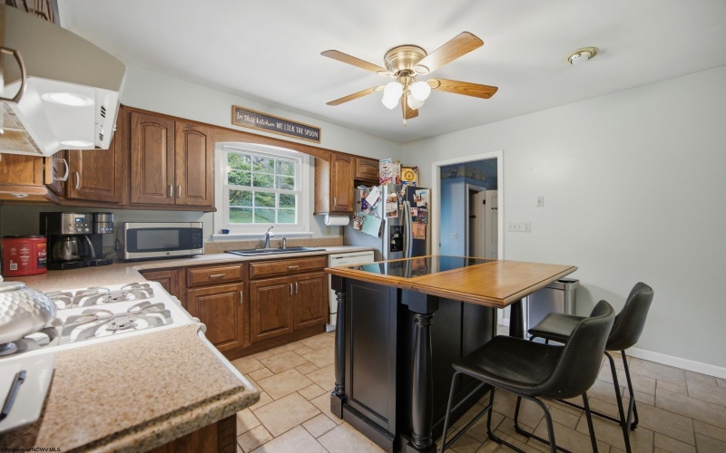1457 Maple Lake Road, Bridgeport, West Virginia 26330, 3 Bedroom Bedrooms, 10 Room Rooms,2 BathroomBathrooms,Single Family Detached,For Sale,Maple Lake,0,10167393