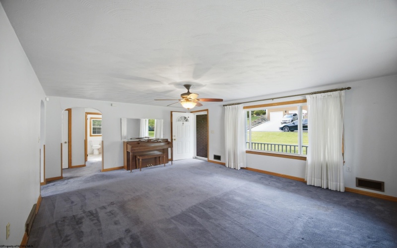 209 Paula Boulevard, Clarksburg, West Virginia 26301, 3 Bedroom Bedrooms, 9 Room Rooms,2 BathroomBathrooms,Single Family Detached,For Sale,Paula,0,10166729