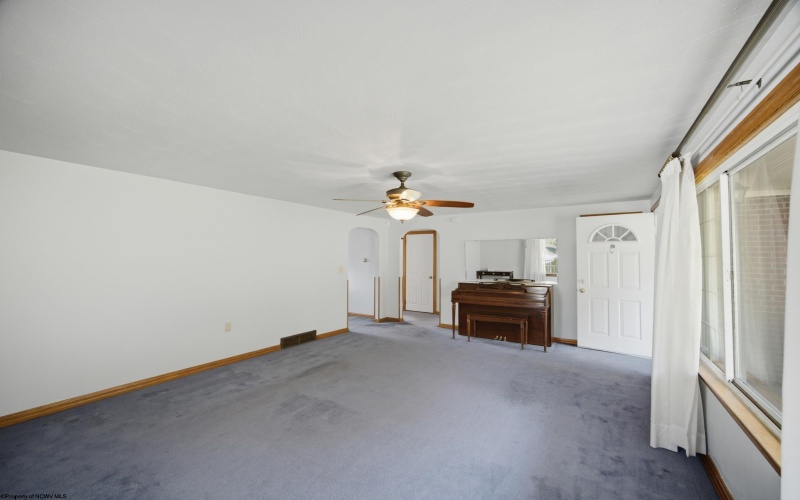 209 Paula Boulevard, Clarksburg, West Virginia 26301, 3 Bedroom Bedrooms, 9 Room Rooms,2 BathroomBathrooms,Single Family Detached,For Sale,Paula,0,10166729
