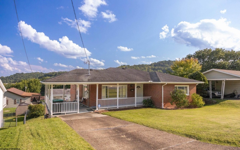 209 Paula Boulevard, Clarksburg, West Virginia 26301, 3 Bedroom Bedrooms, 9 Room Rooms,2 BathroomBathrooms,Single Family Detached,For Sale,Paula,0,10166729