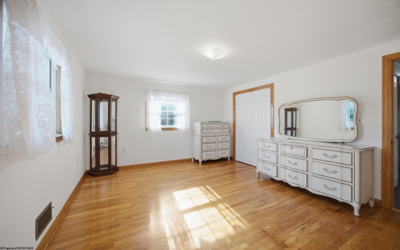 209 Paula Boulevard, Clarksburg, West Virginia 26301, 3 Bedroom Bedrooms, 9 Room Rooms,2 BathroomBathrooms,Single Family Detached,For Sale,Paula,0,10166729