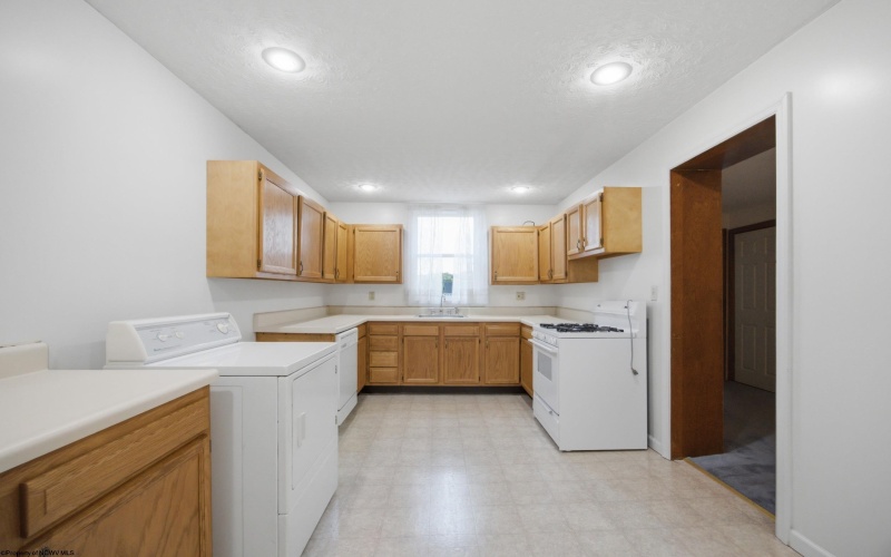 209 Paula Boulevard, Clarksburg, West Virginia 26301, 3 Bedroom Bedrooms, 9 Room Rooms,2 BathroomBathrooms,Single Family Detached,For Sale,Paula,0,10166729