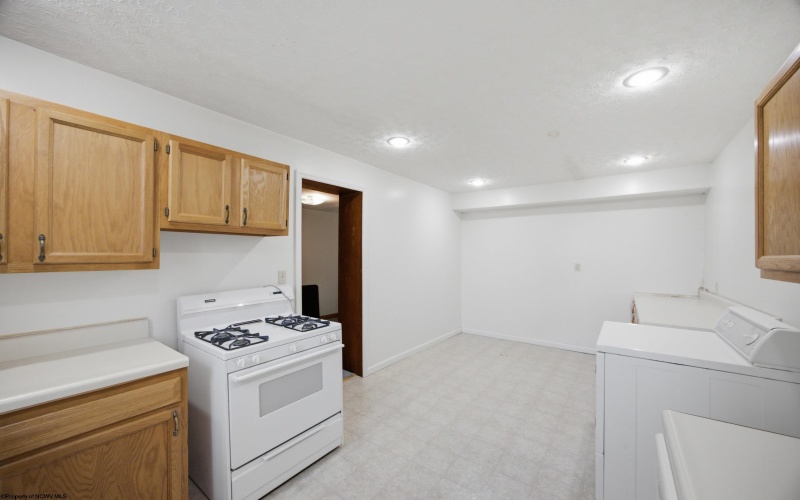 209 Paula Boulevard, Clarksburg, West Virginia 26301, 3 Bedroom Bedrooms, 9 Room Rooms,2 BathroomBathrooms,Single Family Detached,For Sale,Paula,0,10166729