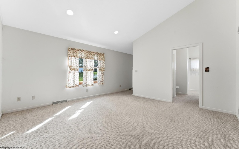 288 Cleveland Avenue, Uniontown, Pennsylvania 15401, 3 Bedroom Bedrooms, 6 Room Rooms,2 BathroomBathrooms,Single Family Detached,For Sale,Cleveland,0,10167397