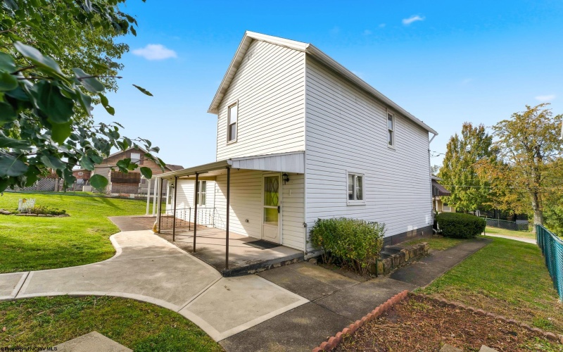 288 Cleveland Avenue, Uniontown, Pennsylvania 15401, 3 Bedroom Bedrooms, 6 Room Rooms,2 BathroomBathrooms,Single Family Detached,For Sale,Cleveland,0,10167397