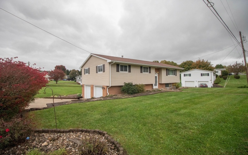 1115 Deerfield Drive, Fairmont, West Virginia 26554, 3 Bedroom Bedrooms, 7 Room Rooms,2 BathroomBathrooms,Single Family Detached,For Sale,Deerfield,0,10167399