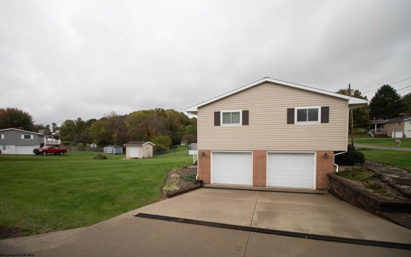 1115 Deerfield Drive, Fairmont, West Virginia 26554, 3 Bedroom Bedrooms, 7 Room Rooms,2 BathroomBathrooms,Single Family Detached,For Sale,Deerfield,0,10167399