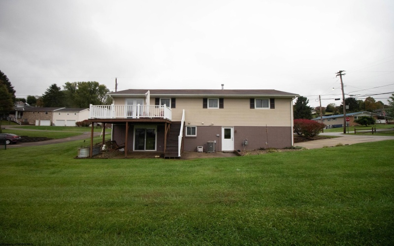 1115 Deerfield Drive, Fairmont, West Virginia 26554, 3 Bedroom Bedrooms, 7 Room Rooms,2 BathroomBathrooms,Single Family Detached,For Sale,Deerfield,0,10167399