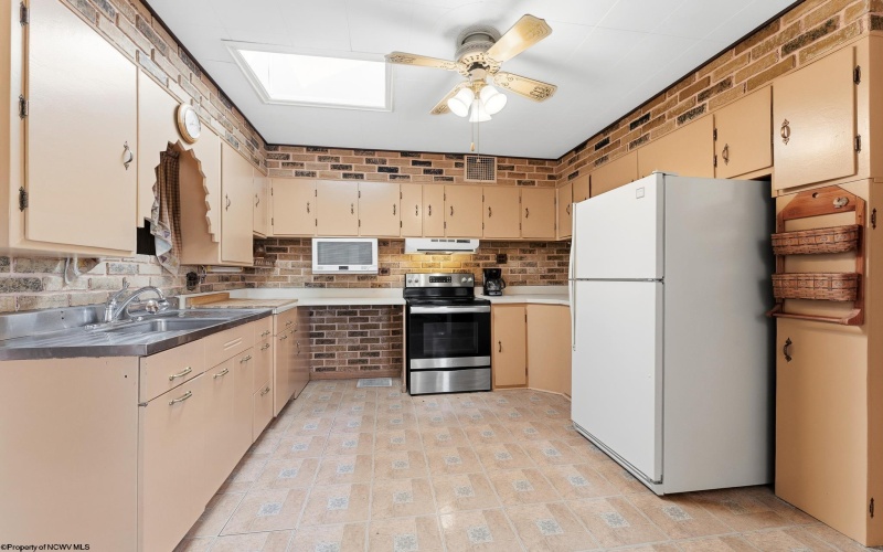 17 Circle Street, Mather, Pennsylvania 15346, 2 Bedroom Bedrooms, 6 Room Rooms,1 BathroomBathrooms,Single Family Detached,For Sale,Circle,0,10167400
