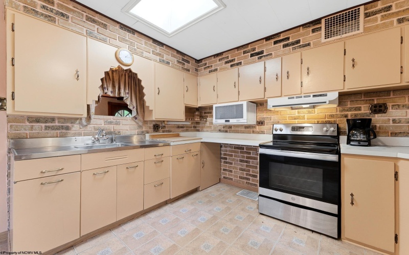 17 Circle Street, Mather, Pennsylvania 15346, 2 Bedroom Bedrooms, 6 Room Rooms,1 BathroomBathrooms,Single Family Detached,For Sale,Circle,0,10167400