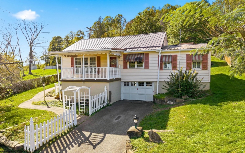 17 Circle Street, Mather, Pennsylvania 15346, 2 Bedroom Bedrooms, 6 Room Rooms,1 BathroomBathrooms,Single Family Detached,For Sale,Circle,0,10167400