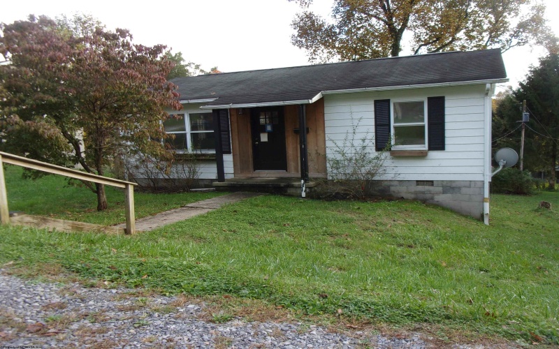 40 Centre Avenue, Belington, West Virginia 26250, 3 Bedroom Bedrooms, 6 Room Rooms,1 BathroomBathrooms,Single Family Detached,For Sale,Centre,0,10167418