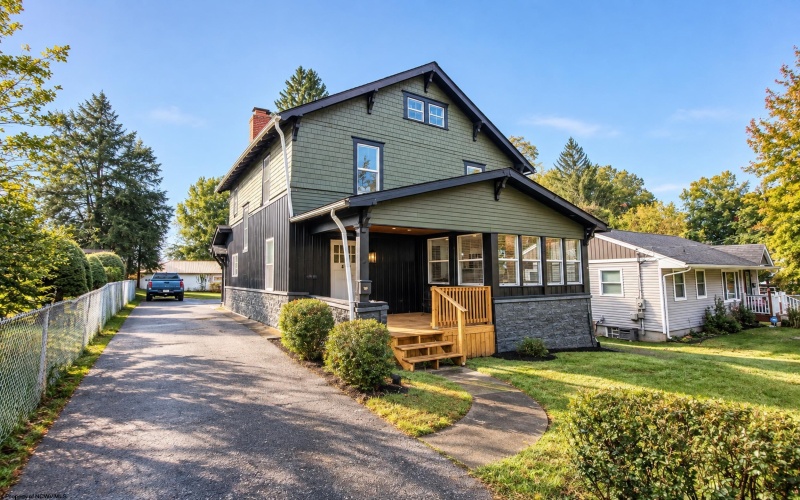 604 Country Club Road, Fairmont, West Virginia 26554, 3 Bedroom Bedrooms, 6 Room Rooms,2 BathroomBathrooms,Single Family Detached,For Sale,Country Club,0,10167428