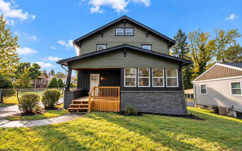 604 Country Club Road, Fairmont, West Virginia 26554, 3 Bedroom Bedrooms, 6 Room Rooms,2 BathroomBathrooms,Single Family Detached,For Sale,Country Club,0,10167428